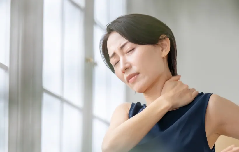 眼瞼下垂を放置は肩こりや頭痛の原因